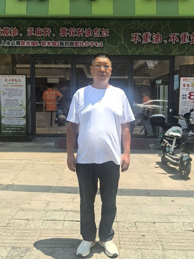 顾客坚持后体态