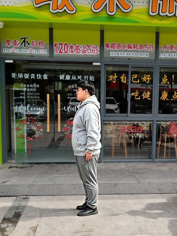 顾客坚持前侧面